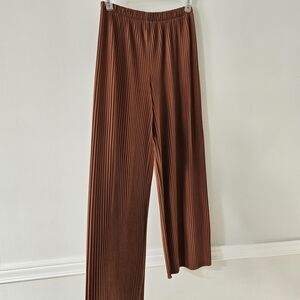 Uniqlo Women Pleated Wide-Leg Pants in Terracotta